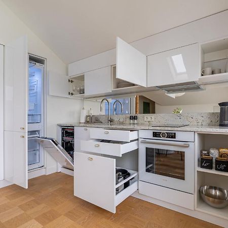 Bright Designer Apartment In City Centre Riga Exterior foto